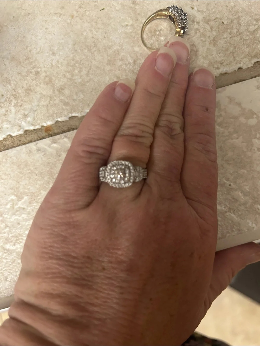 Vera Wang 14 kt White GoldHalo Diamond Cluster Engagement Ring - White